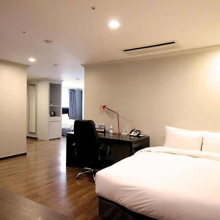 Ramada Hotel And Suites Seoul Namdaemun Zewnętrze zdjęcie