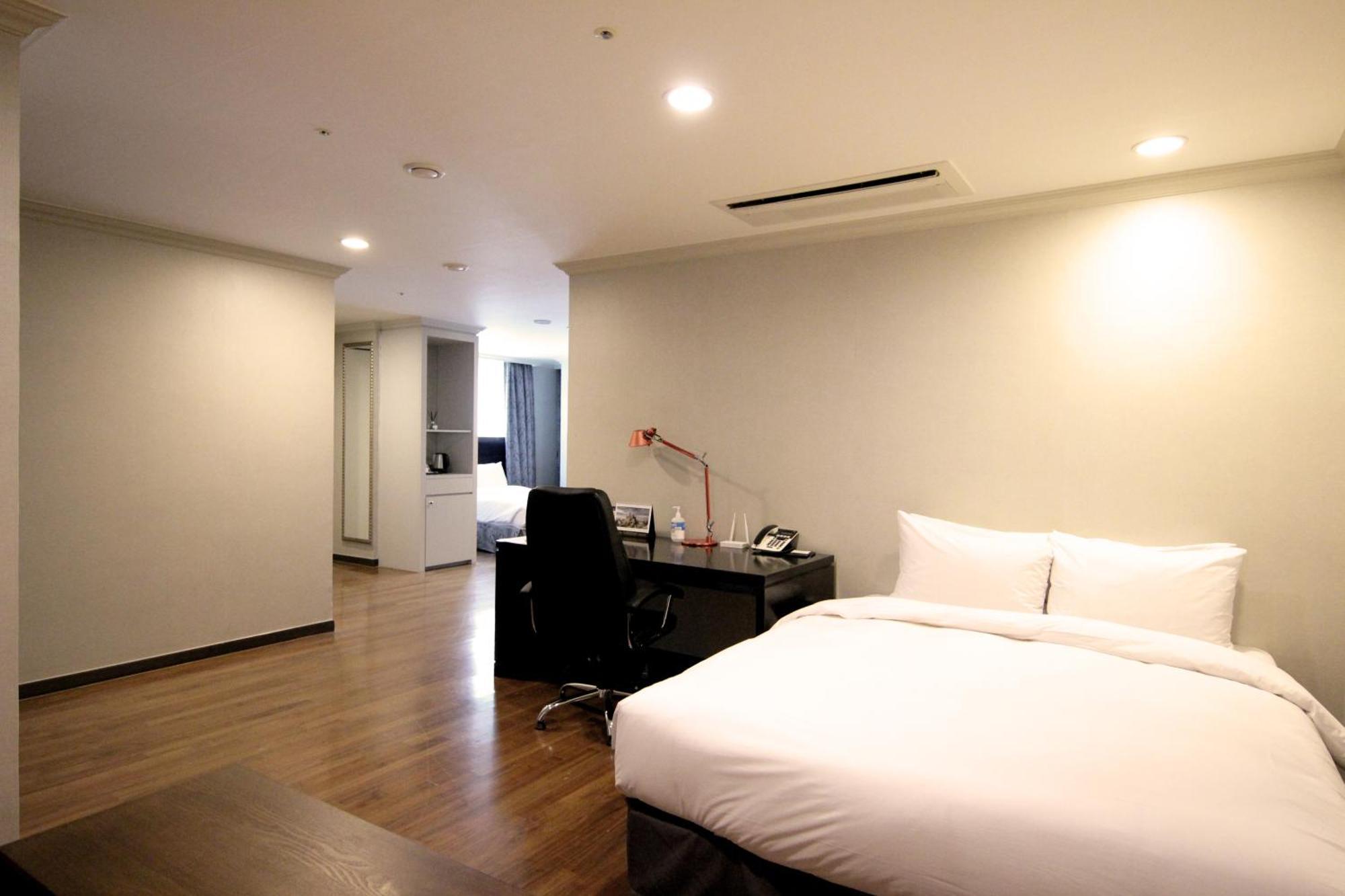 Ramada Hotel And Suites Seoul Namdaemun Zewnętrze zdjęcie
